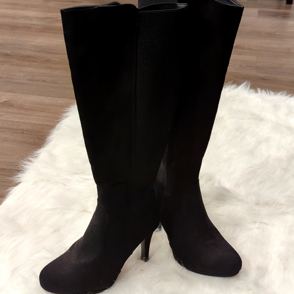 Black faux suede women's boots
